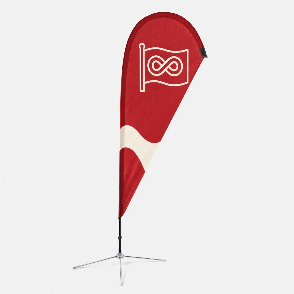 Beachflag Drop met eigen ontwerp op een kruisvoet, de druppelvorm helemaal in beeld